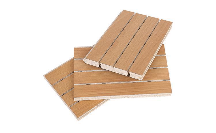 高鐵候車室里的條形吸音板